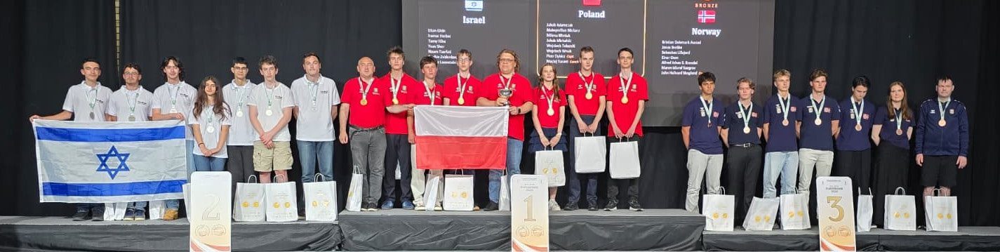 Under 21 medallists on the podium in Riga